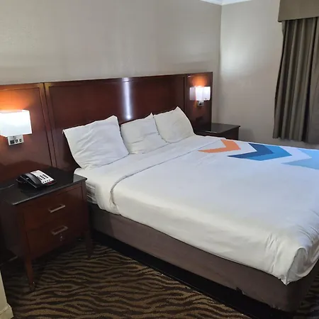 Hometown Inn And Suites